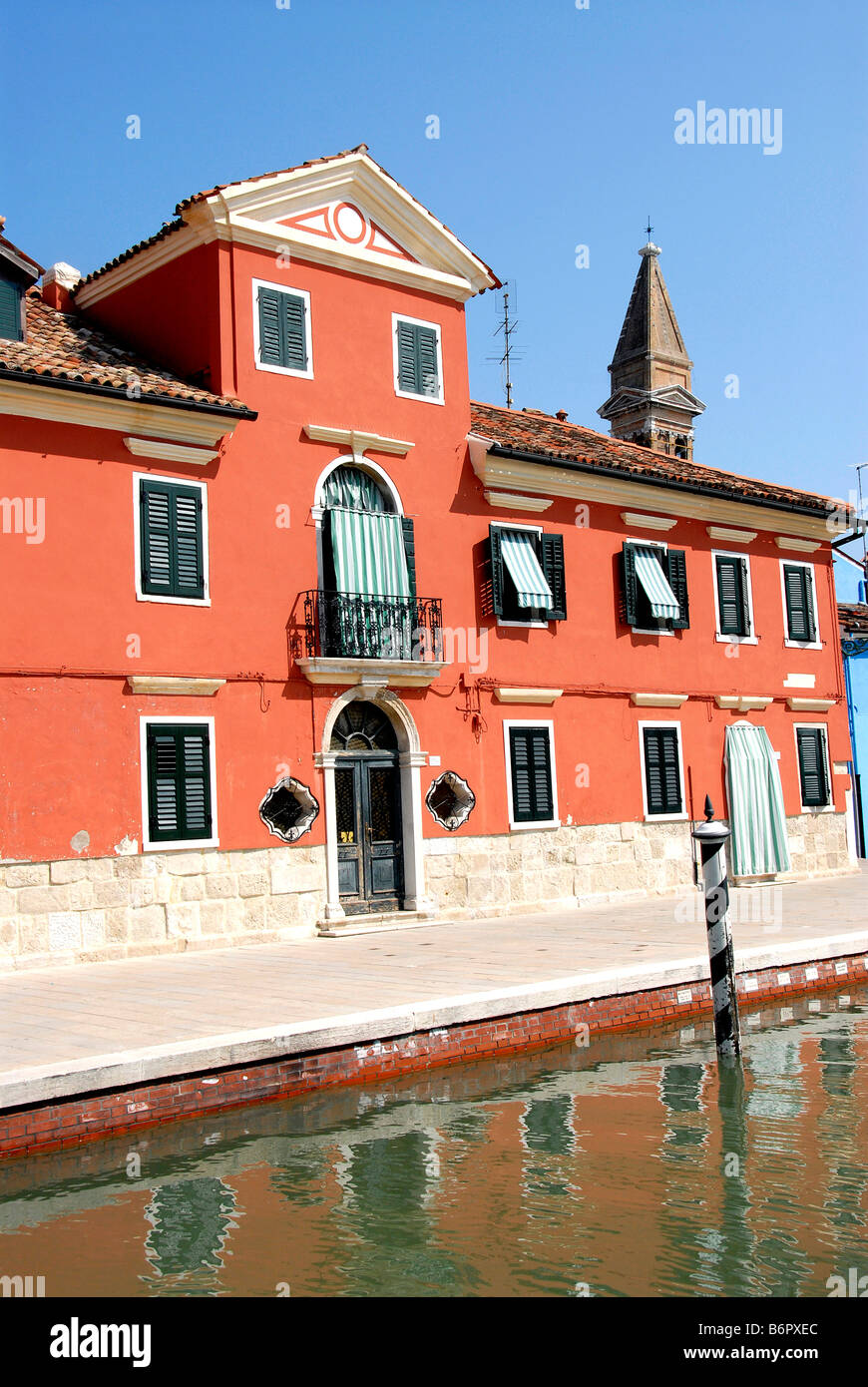 Häuser und Kanal Burano Italien Stockfoto