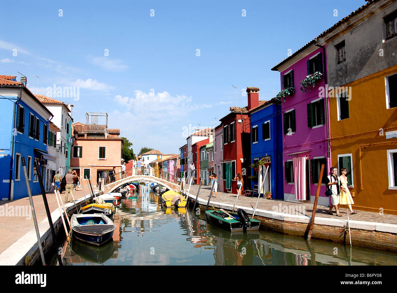 Häuser und Kanal , Burano, Italien Stockfoto
