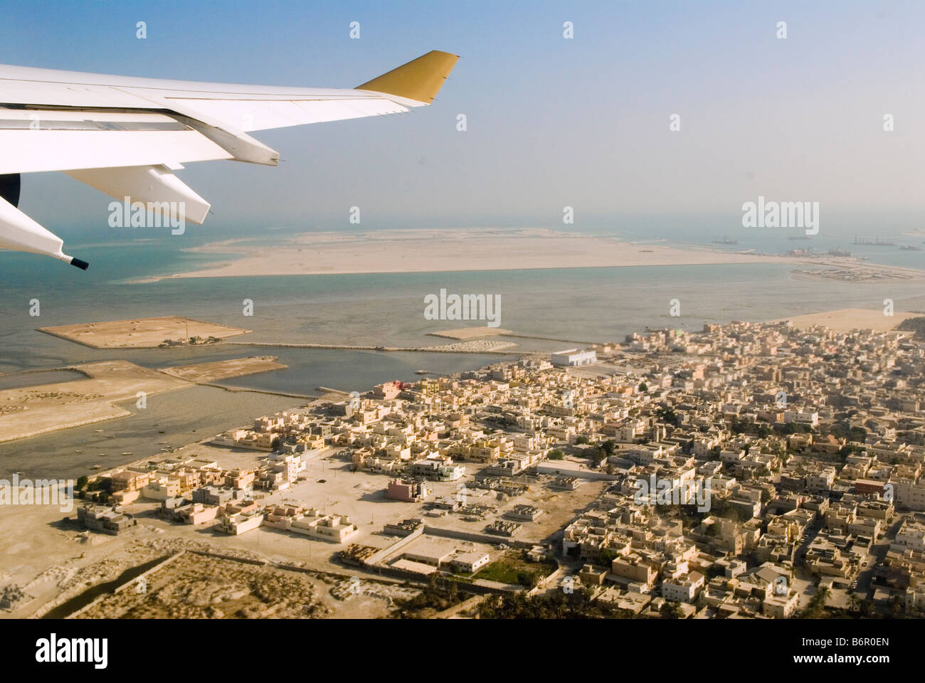 Dubai Vereinigte Arabische Emirate Gulf Air Flug Persischen Golf Gehäuse Luftaufnahme der Stadt vom Flugzeug Fenster HOMER SYKES Stockfoto