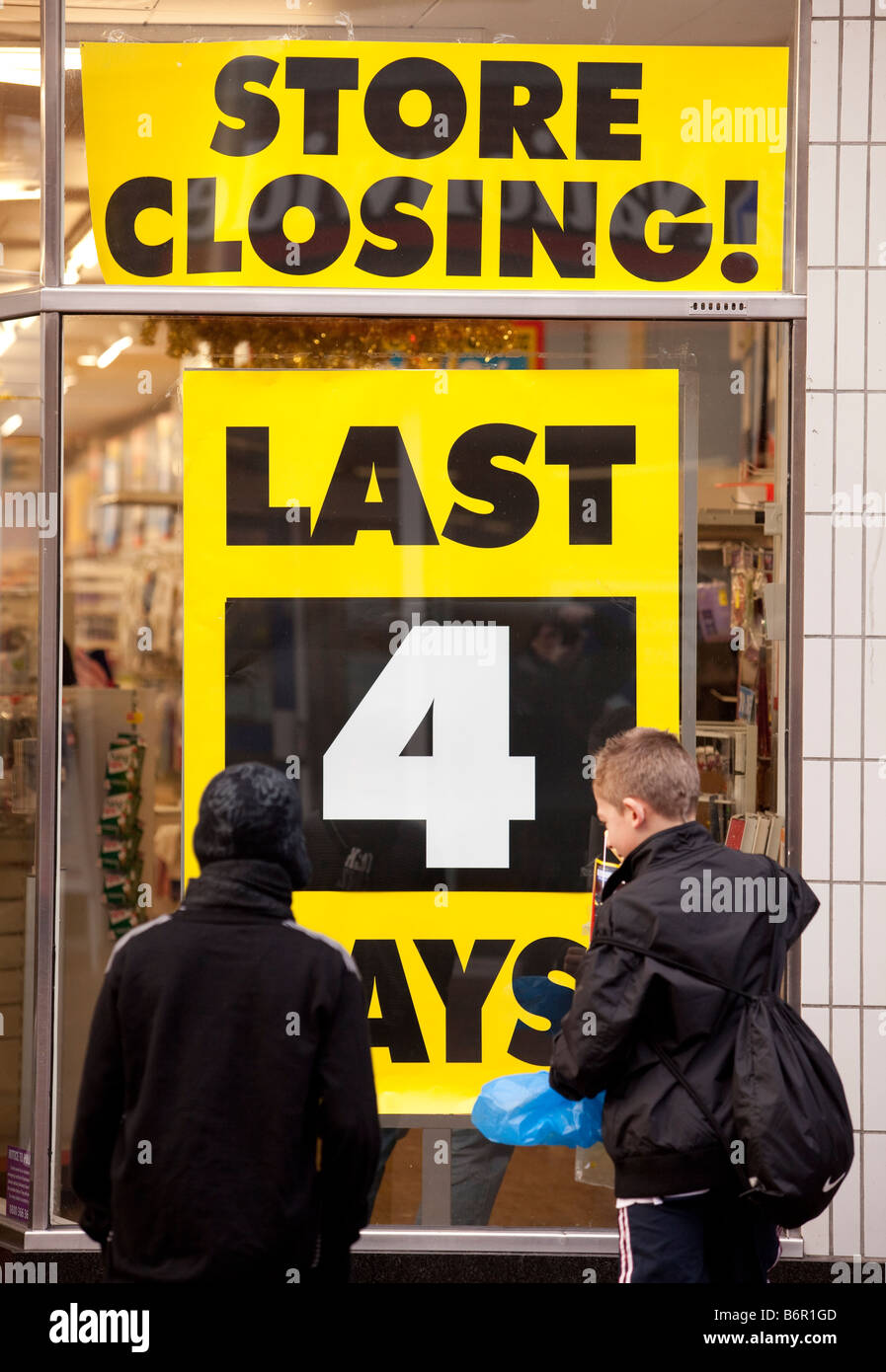 Woolworths speichern Schließungen in ganz Großbritannien.  Wirtschaftslage zwingt die Schließung der berühmten Läden auf der High Street. Stockfoto