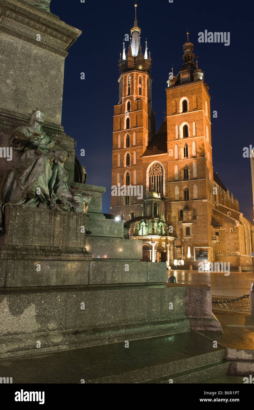 Kirche St. Mary und Adam Mickiewicz Statue Krakau Polen Stockfoto
