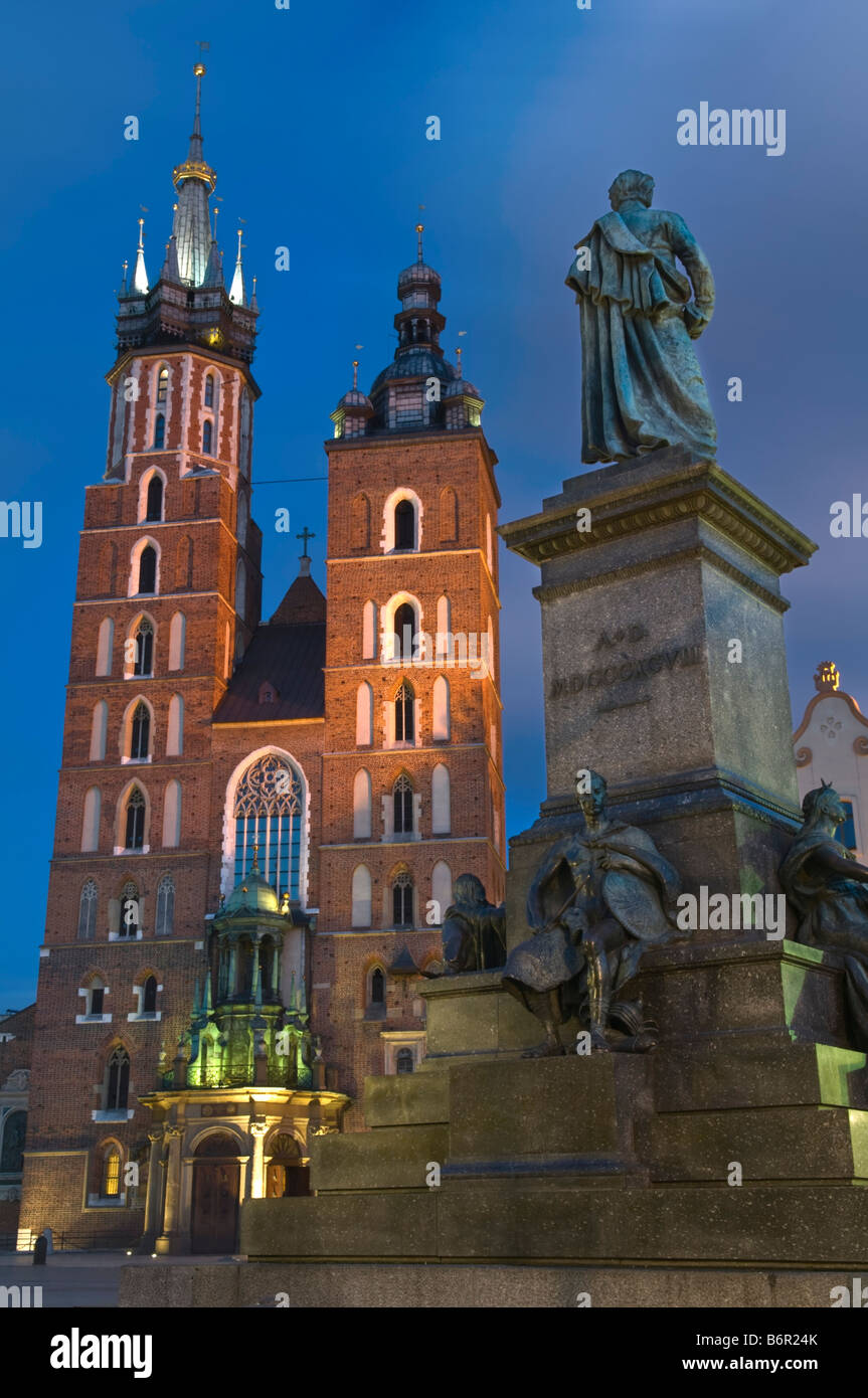 Kirche St. Mary und Adam Mickiewicz Statue Krakau Polen Stockfoto