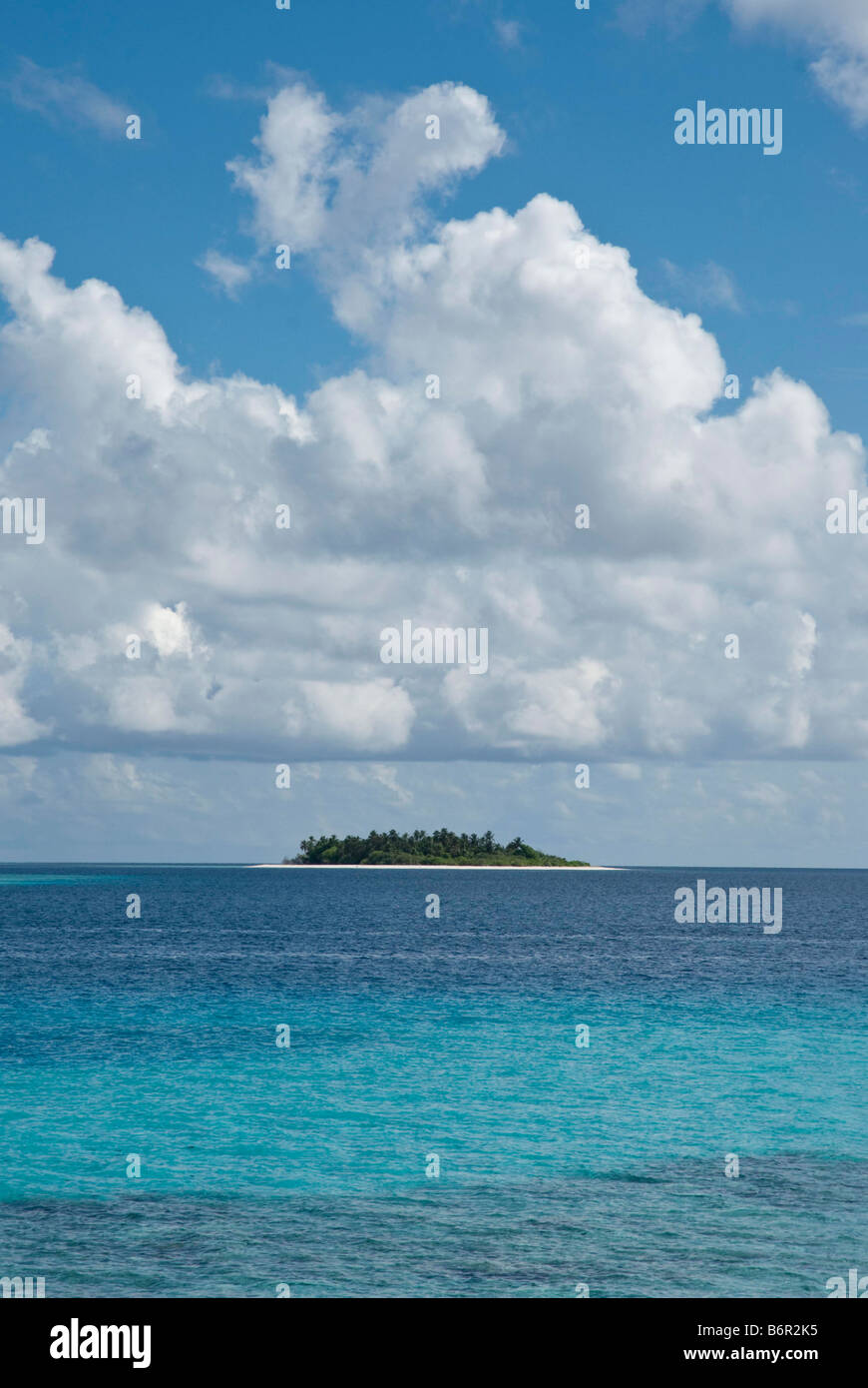 Kleinen tropischen Insel auf den Malediven. Stockfoto
