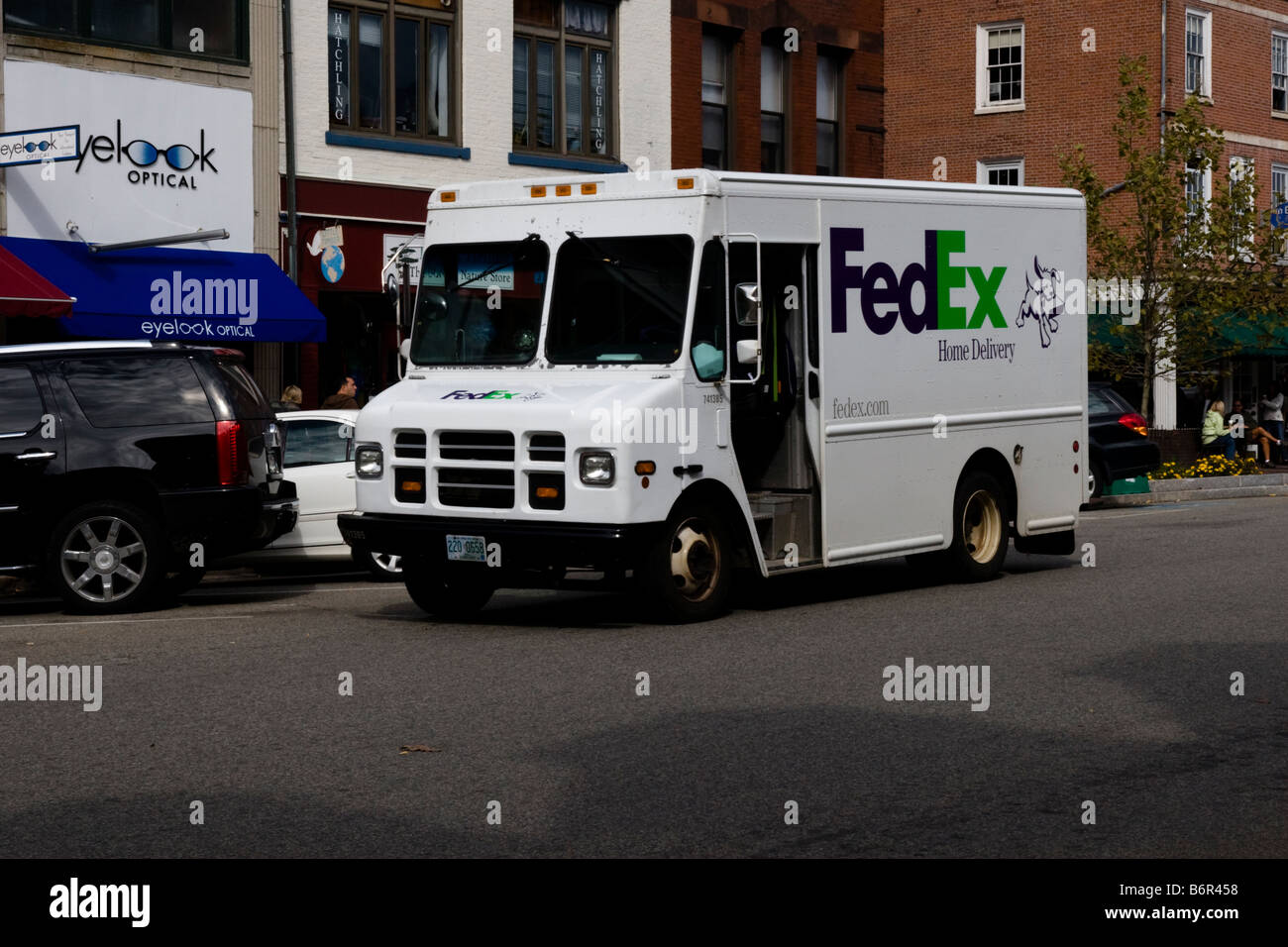 FEDEX Lieferwagen auf der Main Street in Portsmouth NH New Hampshire New England Vereinigte Staaten von Amerika USA Stockfoto