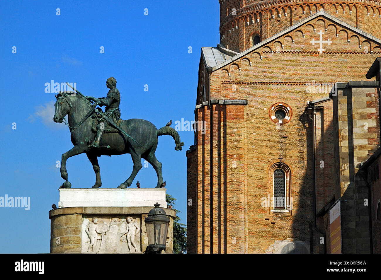 Padua, Statue des Gattamelata und Kirche von Sant'Antonio Stockfoto