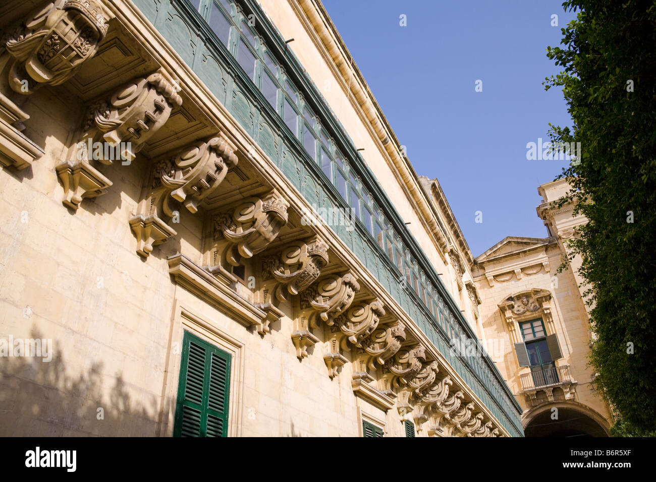 Seite der Fassade Großmeisterpalast derzeit Büro des Präsidenten, Platz der Republik, auch bekannt als die Queen Square, Valletta, Malta Stockfoto