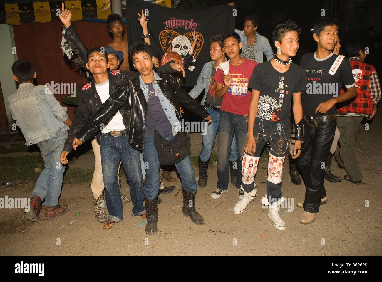 Sittwe nördlichen Rakhaing Provinz Myanmar Burma 2008. Teen Punks Rocker Stockfoto