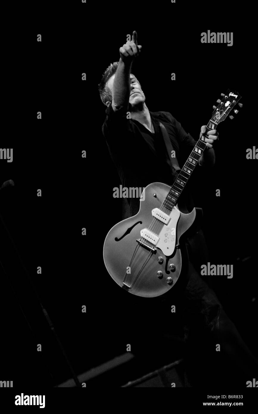 Bryan Adams die live auf der Bühne an der Birmingham LG Arena während der UK 11 tour 2008 Stockfoto