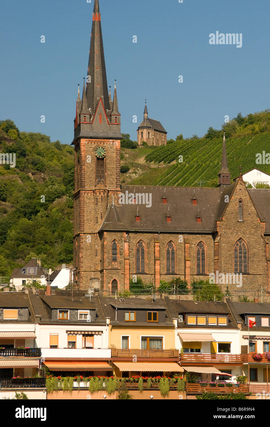 Lorchhausen Dorfkirche und kleine Kapelle im Weinberg des Rheingaus Stockfoto
