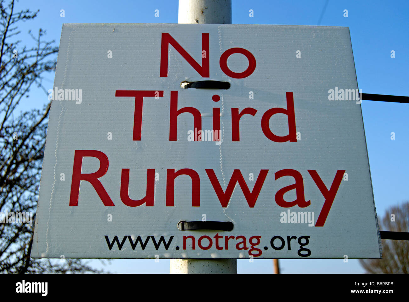 keine dritten Startbahn-Zeichen in der Nähe von Heathrow Airport, London, England, Teil einer Kampagne gegen die Pläne für eine weitere Landebahn Stockfoto