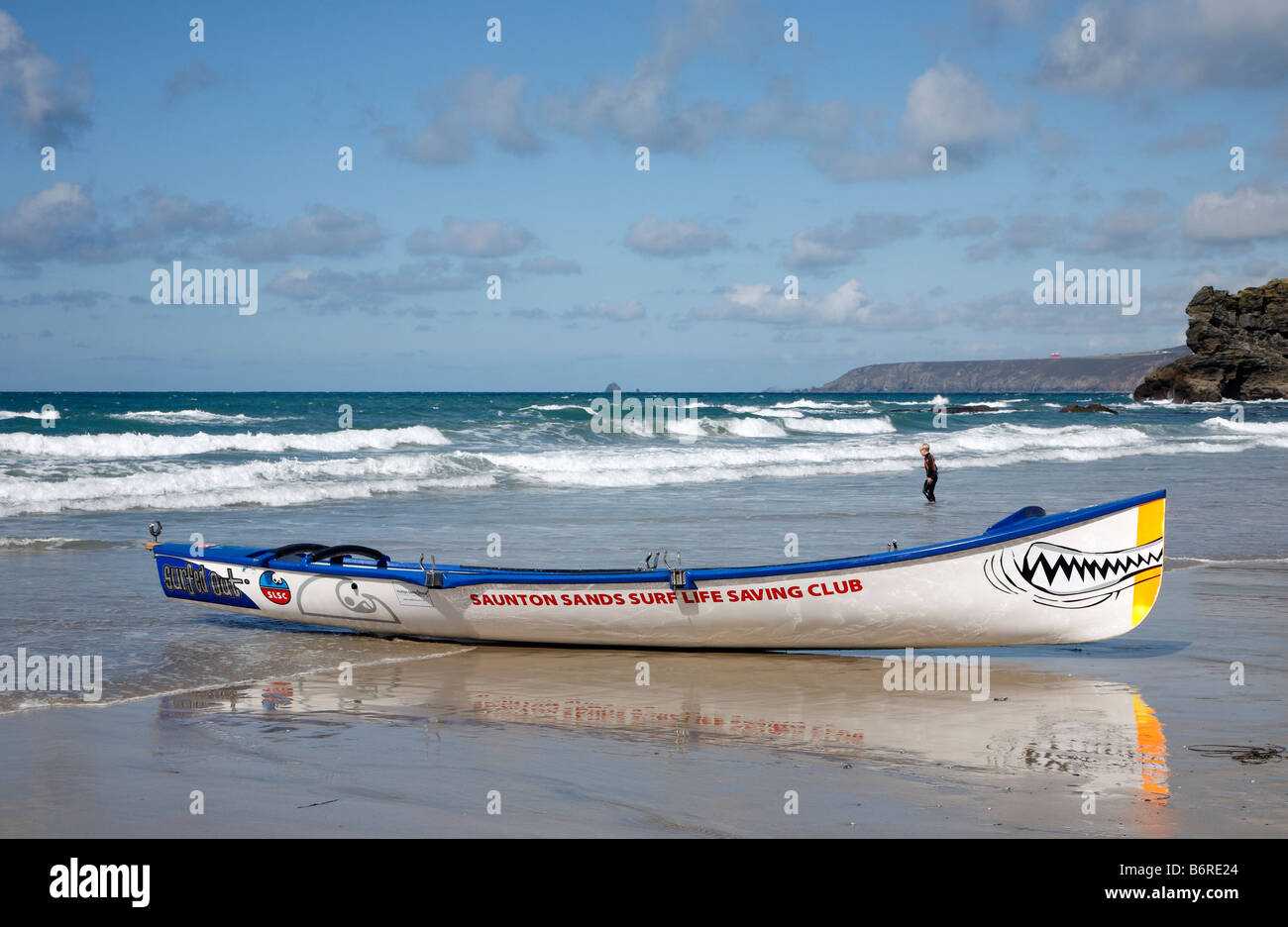 Saunton Sands Surfen lebensrettende Club Boot am Strand von Portreath, Cornwall UK. Stockfoto