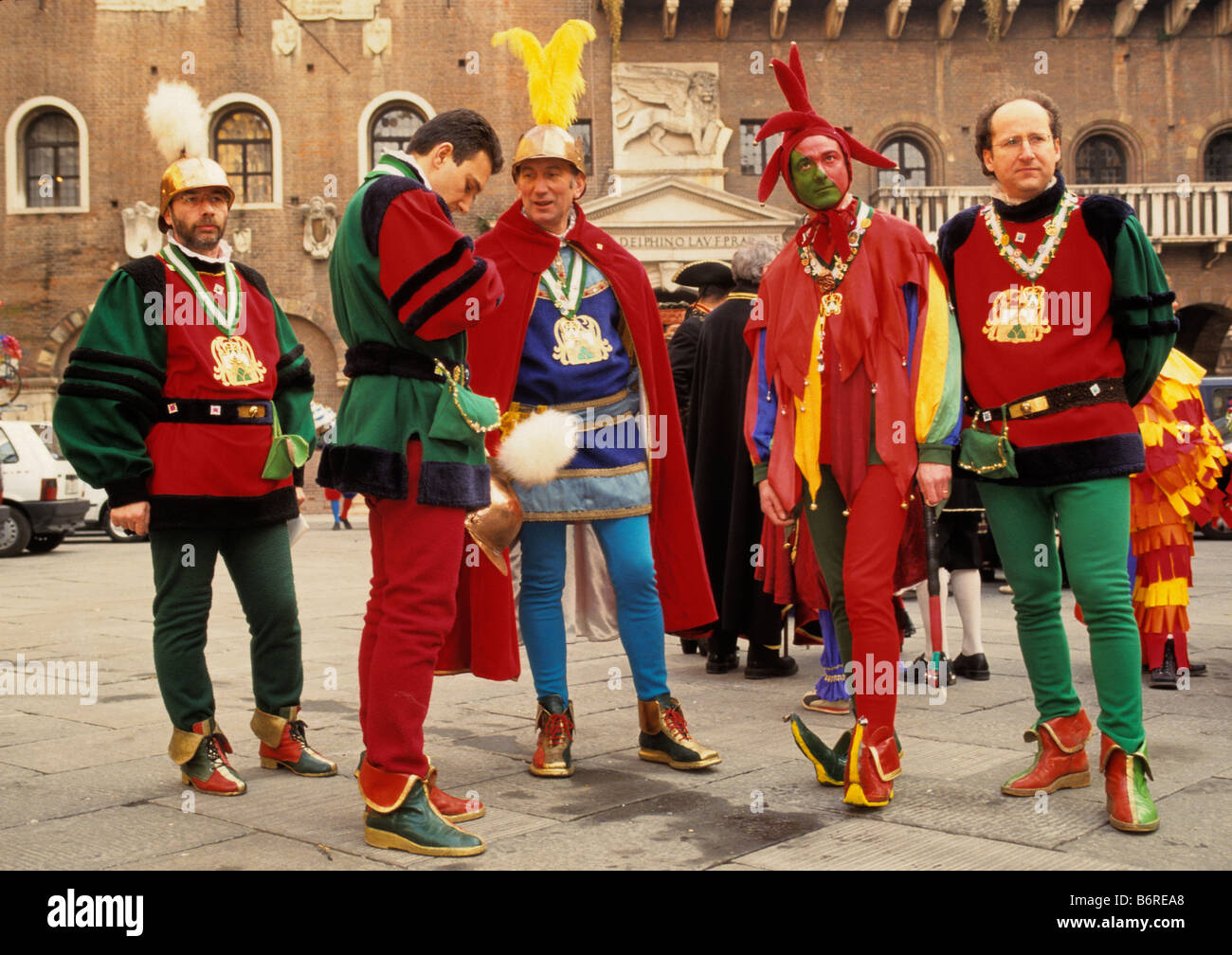 Darsteller in Kostümen für Karneval am Piazza dei Signori in Verona Venetien Italien Stockfoto