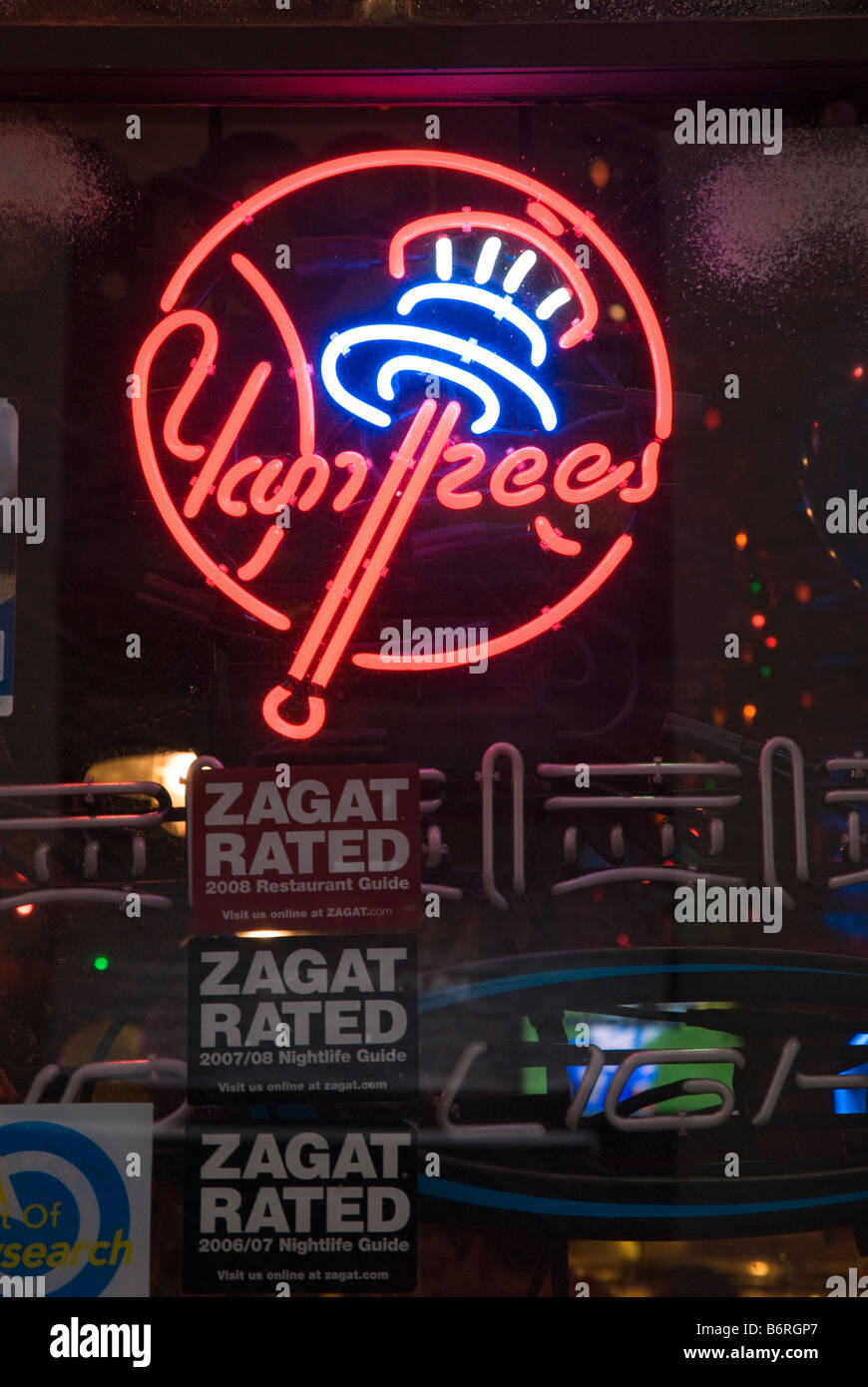 Yankees Leuchtreklame im Restaurant Fenster in New York City Stockfoto