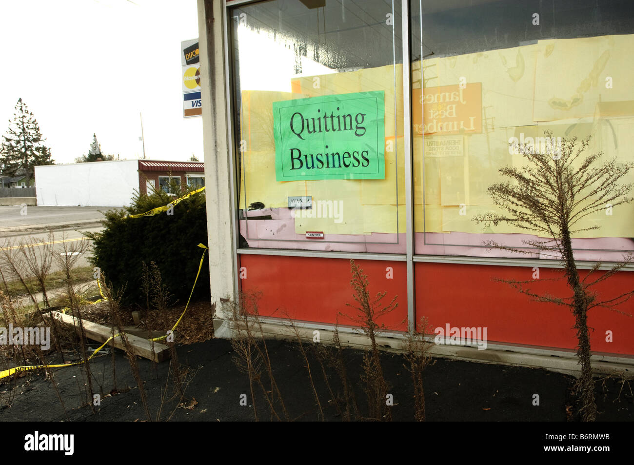 Holz-Shop mit Zeichen beenden Geschäft in Flint, Michigan USA geschlossen Stockfoto