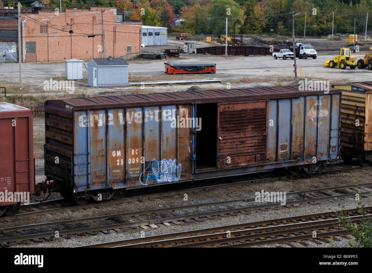 Sehr rostig Erie Western Railroad Boxcar in Rigby Rail Yard South Portland ME Maine USA gewechselt wird Stockfoto