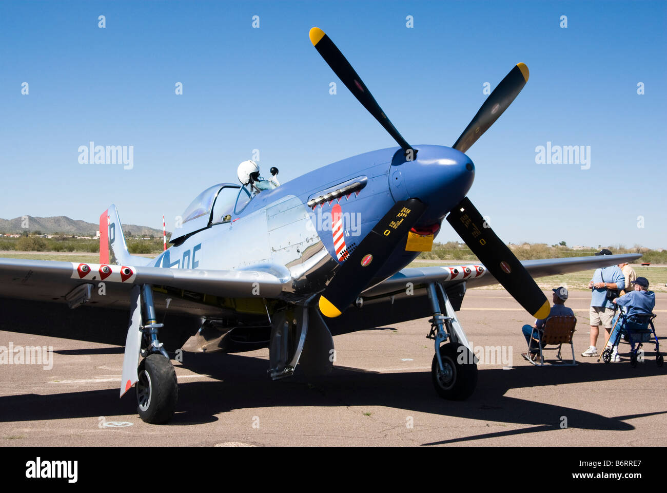 ein P-51 Mustang Flugzeug auf dem Display an einer Flugschau Stockfoto