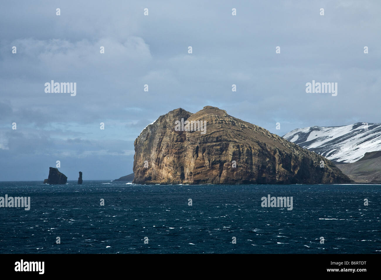 Rock-Stacks in der Nähe von Deception Island Süd-Shetland-Inseln der Antarktis Stockfoto