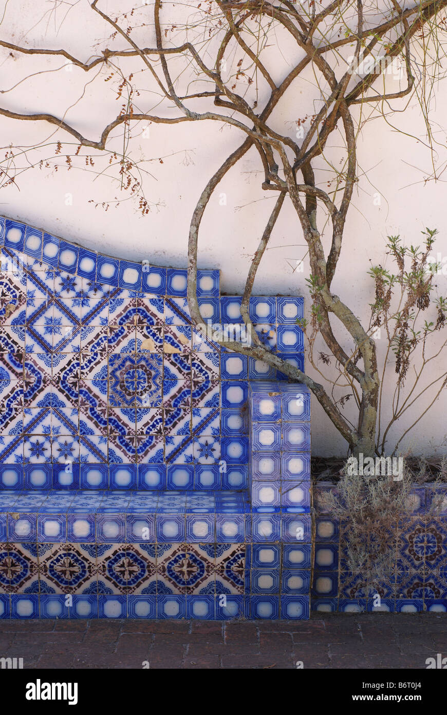 Sitzbank mit Azulejos, Estancia San Pedro de Timote, Uruguay bedeckt Stockfoto