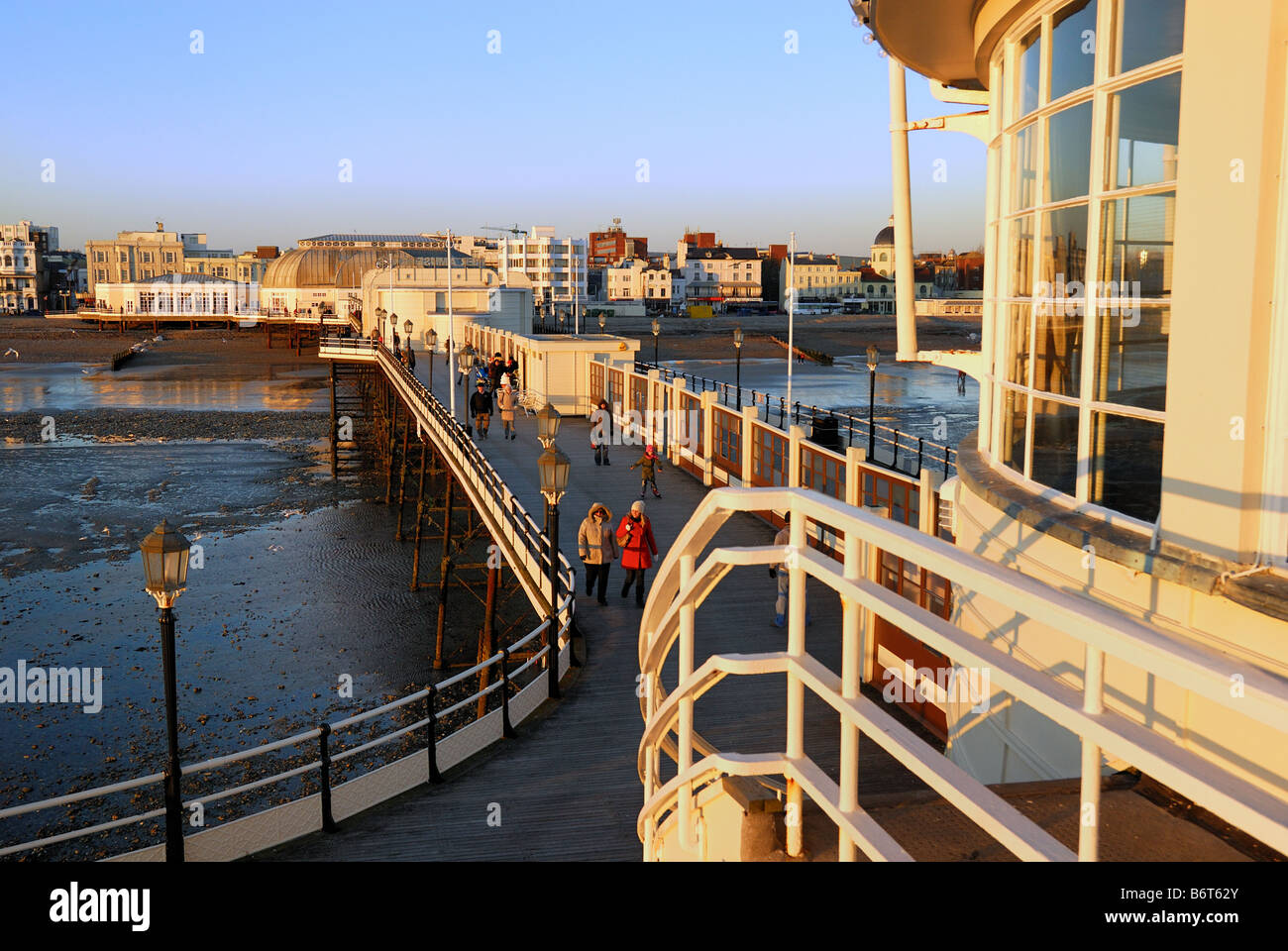 Worthing Pier und Strandpromenade, Sussex Stockfoto