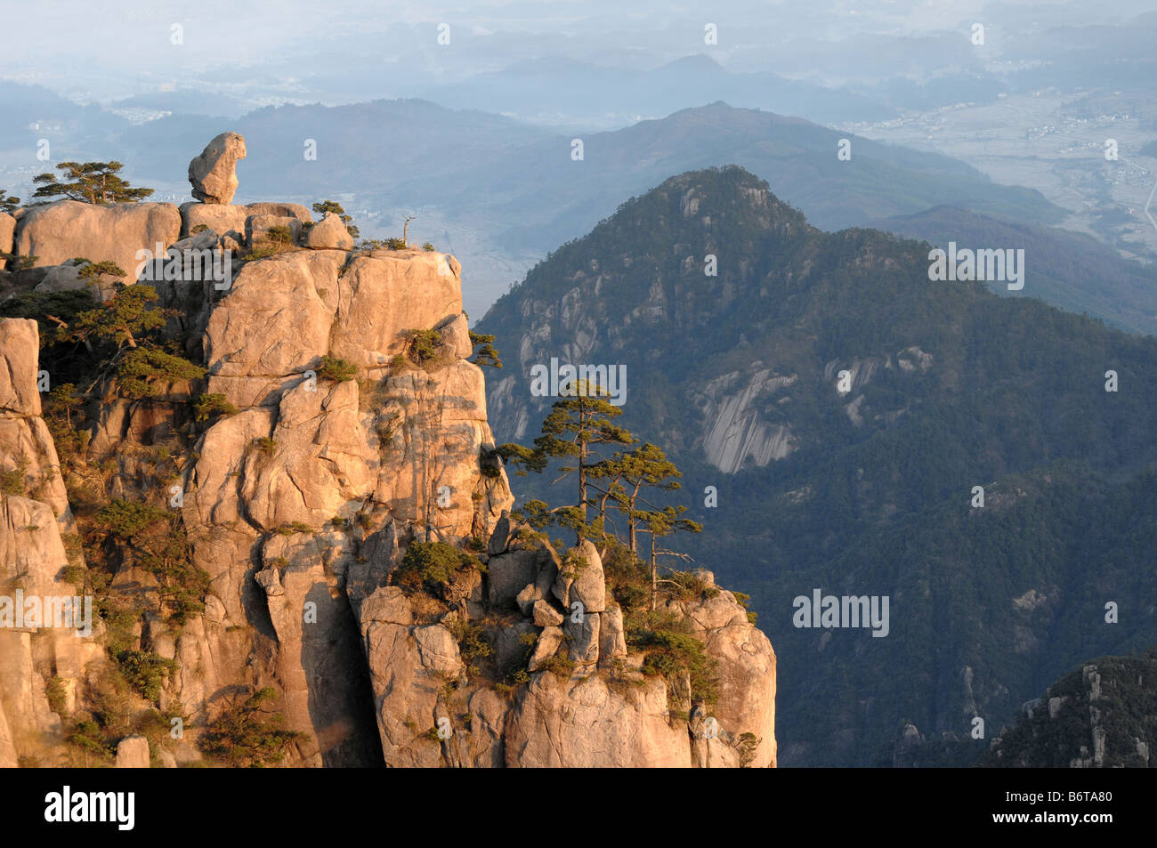 "Monkey Blick auf den Ozean", Granitfelsen auf Chinas berühmtesten Berg - Huangshan (Yellow Mountain), Anhui, China. Stockfoto