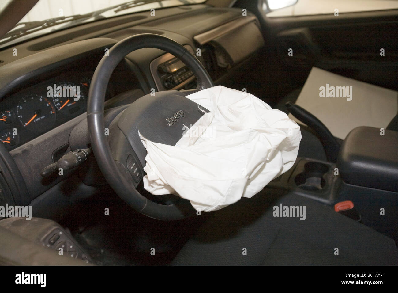 Bereitgestellte Airbags in einem Jeep Grand Cherokee. Stockfoto