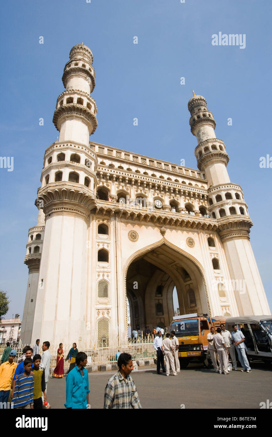 Niedrigen Winkel Blick auf eine Moschee, Charminar, Hyderabad, Andhra Pradesh, Indien Stockfoto