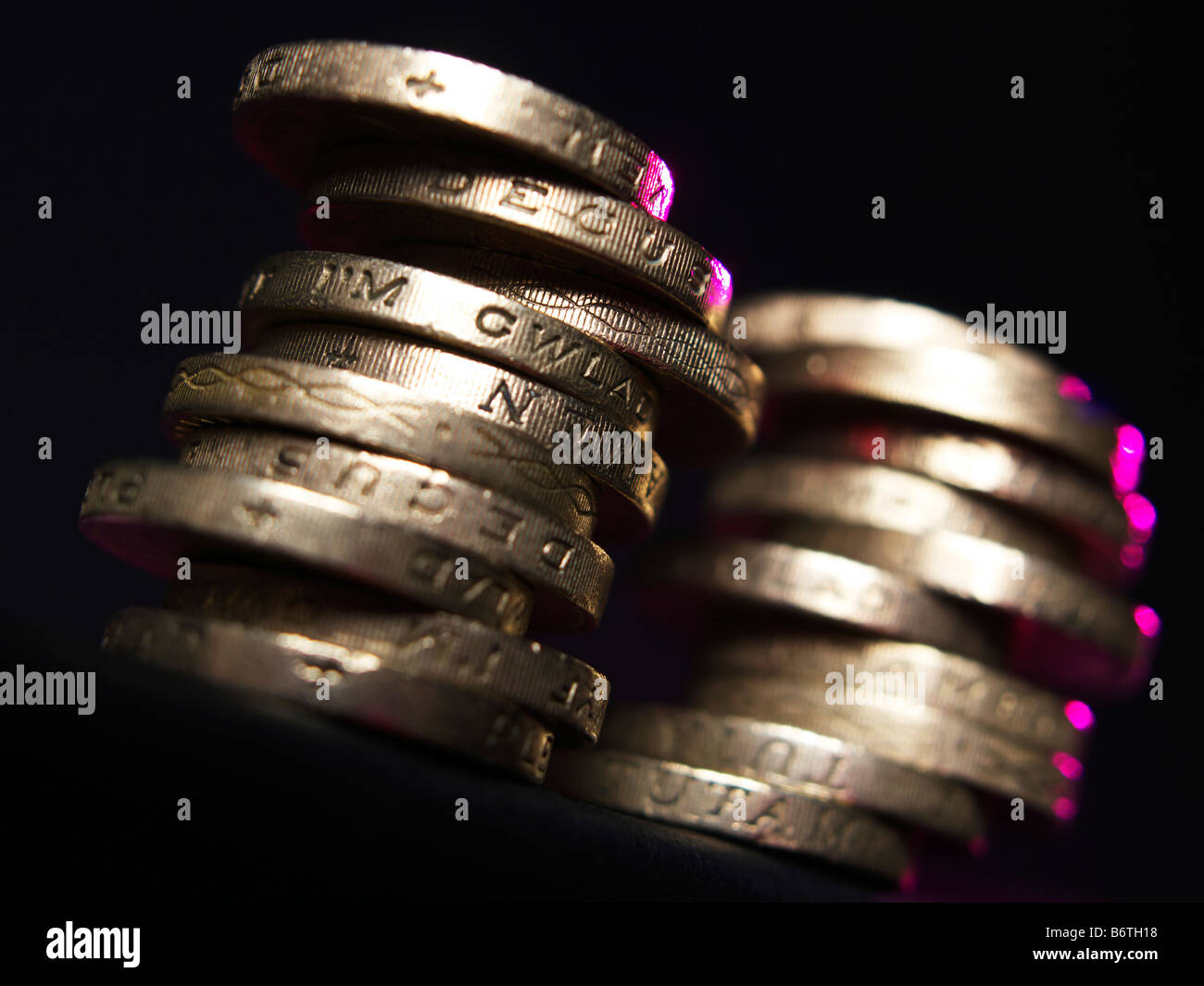 zwei Stapel von Pfund-Münzen Stockfoto