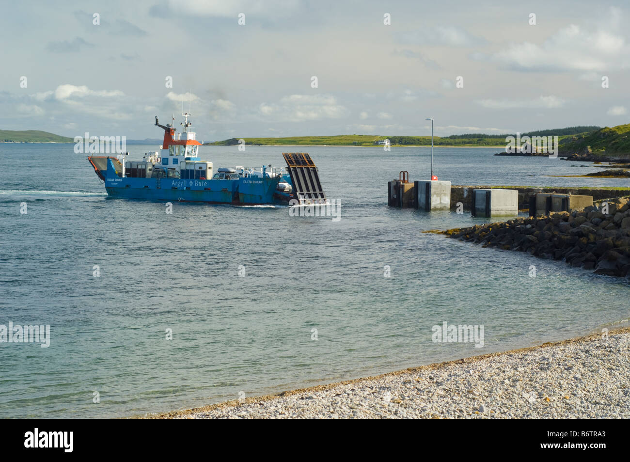 Die Islay, Jura Auto Fähre über die Sound of Islay, Ankunft am Feolin Pier am Jura-Blick nach Norden Stockfoto