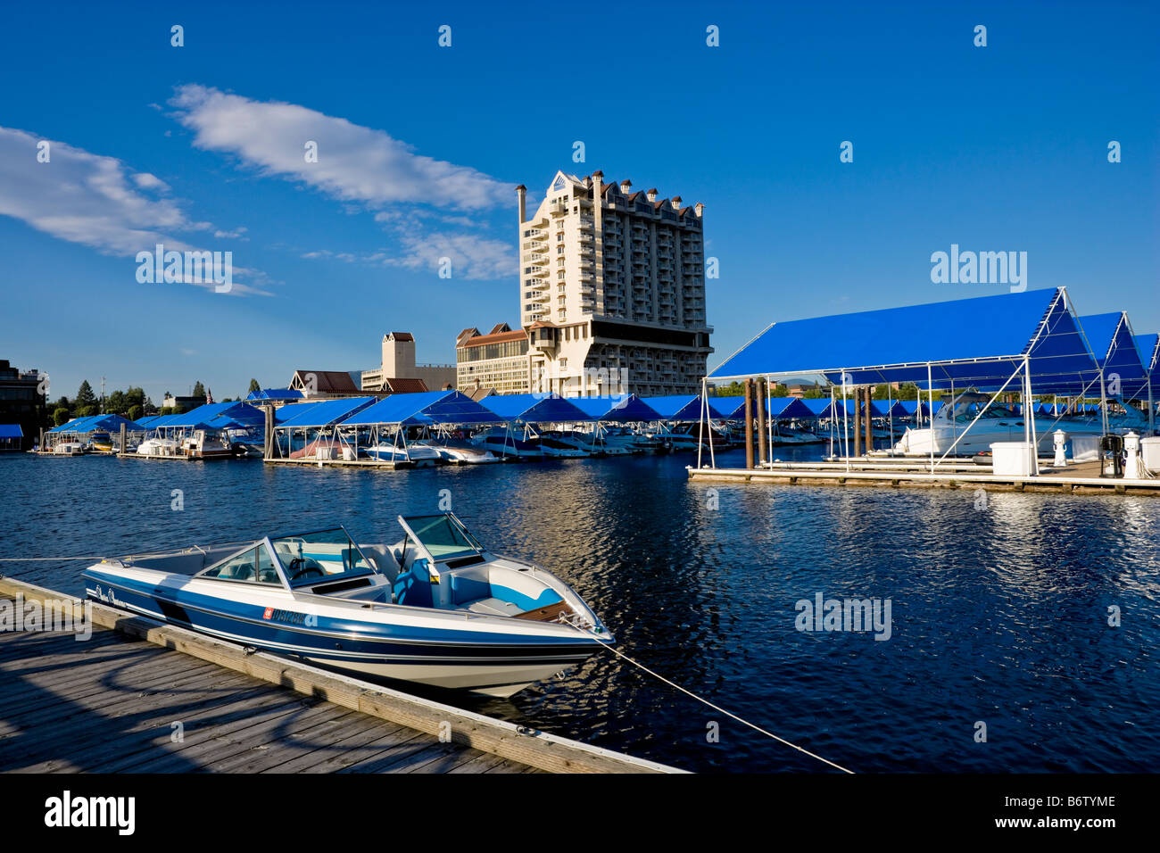 Marina und Resort-Hotel am See in Coeur d ' Alene Kootenai County, Idaho, Vereinigte Staaten. Stockfoto