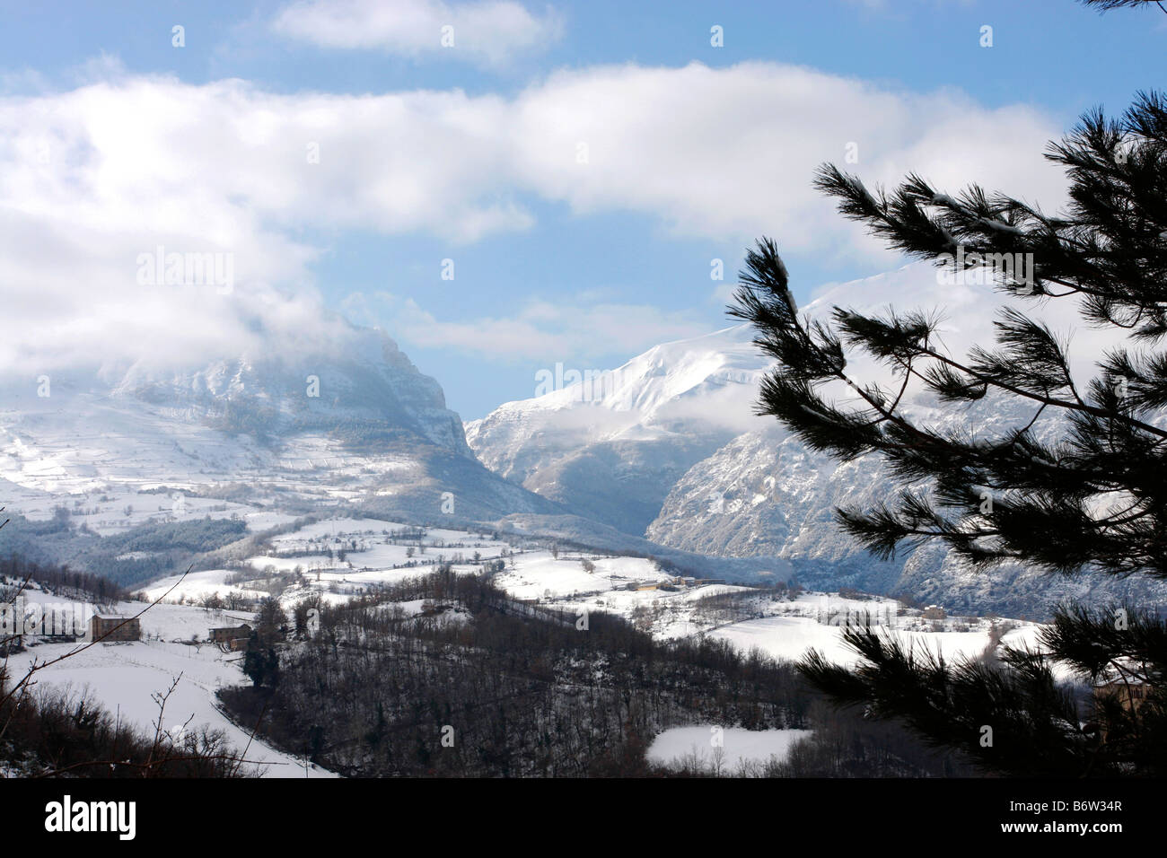 Die "Gola d'Ambro, in den Sibillinischen Bergen gesehen von Montefortino, Le Marche, Italien Stockfoto