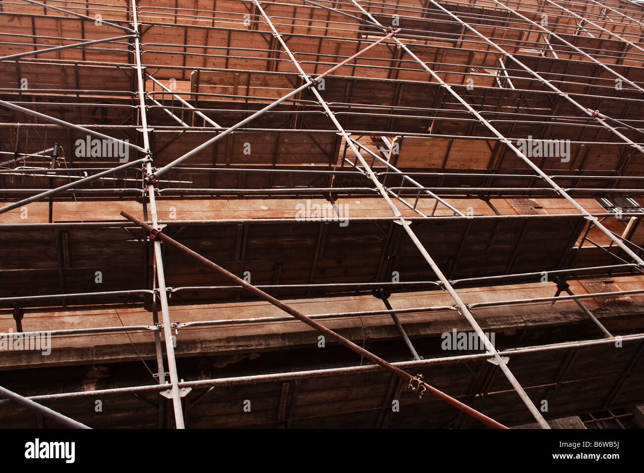 Gerüststangen auf einer Baustelle Stockfoto