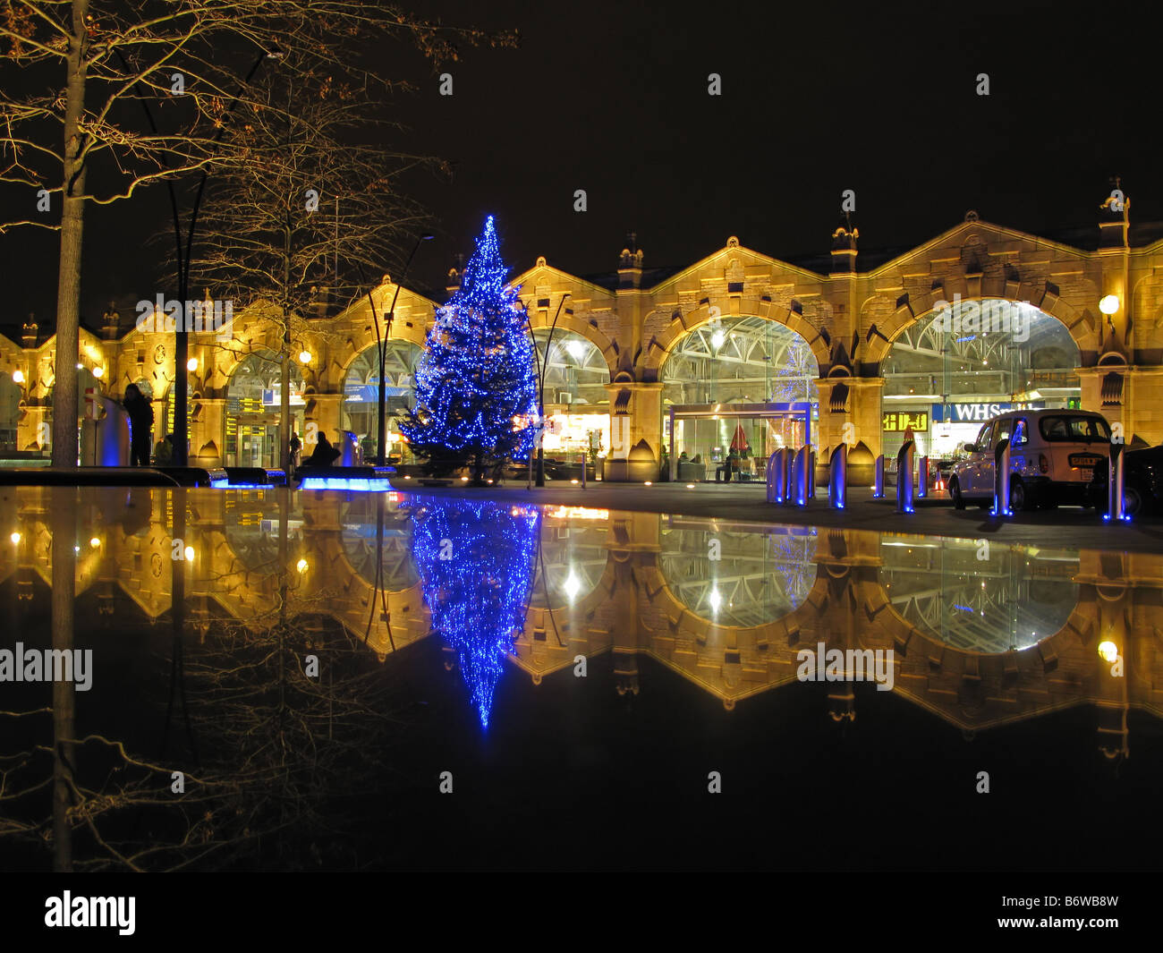 Sheffield-Bahnhof in der Nacht Stockfoto