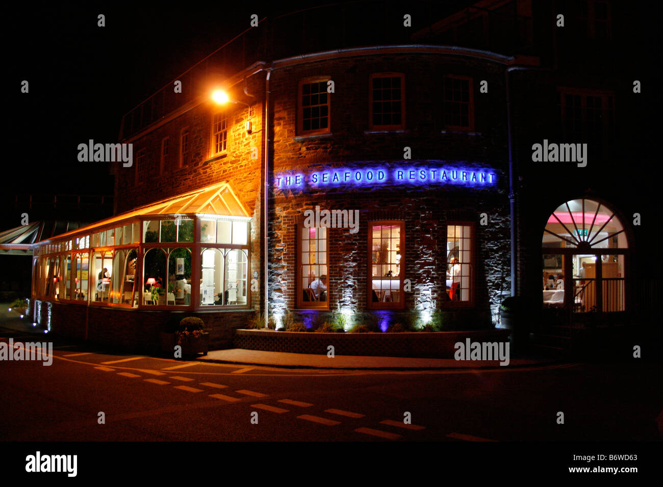 Rick Stein Fischrestaurant in der Nacht in Padstow, Cornwall, England Stockfoto