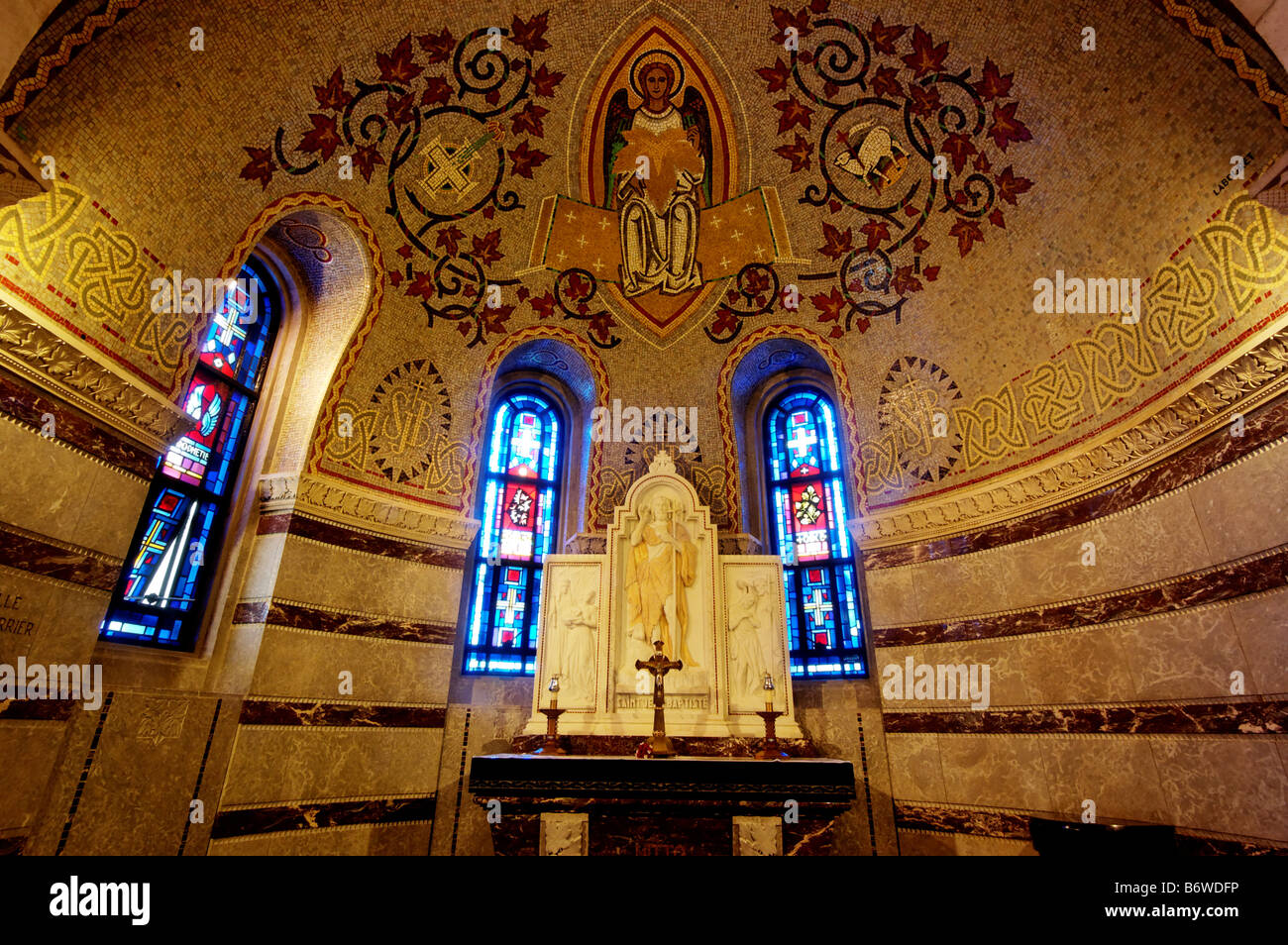Im Inneren der Kathedrale am Ste Ane de Beaupre in Quebec Stockfoto