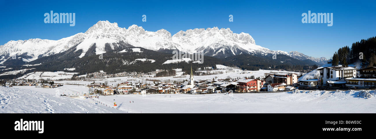 Panoramablick über das Übungsgelände im Zentrum von Ellmau mit der ...