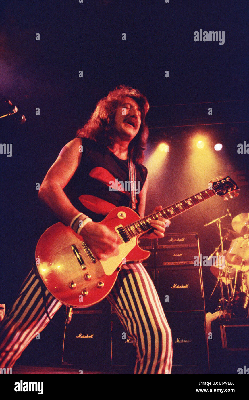 Heavy-Rock-Gitarrist Mick Box von Uriah Heep spielen ca. 1982 ...