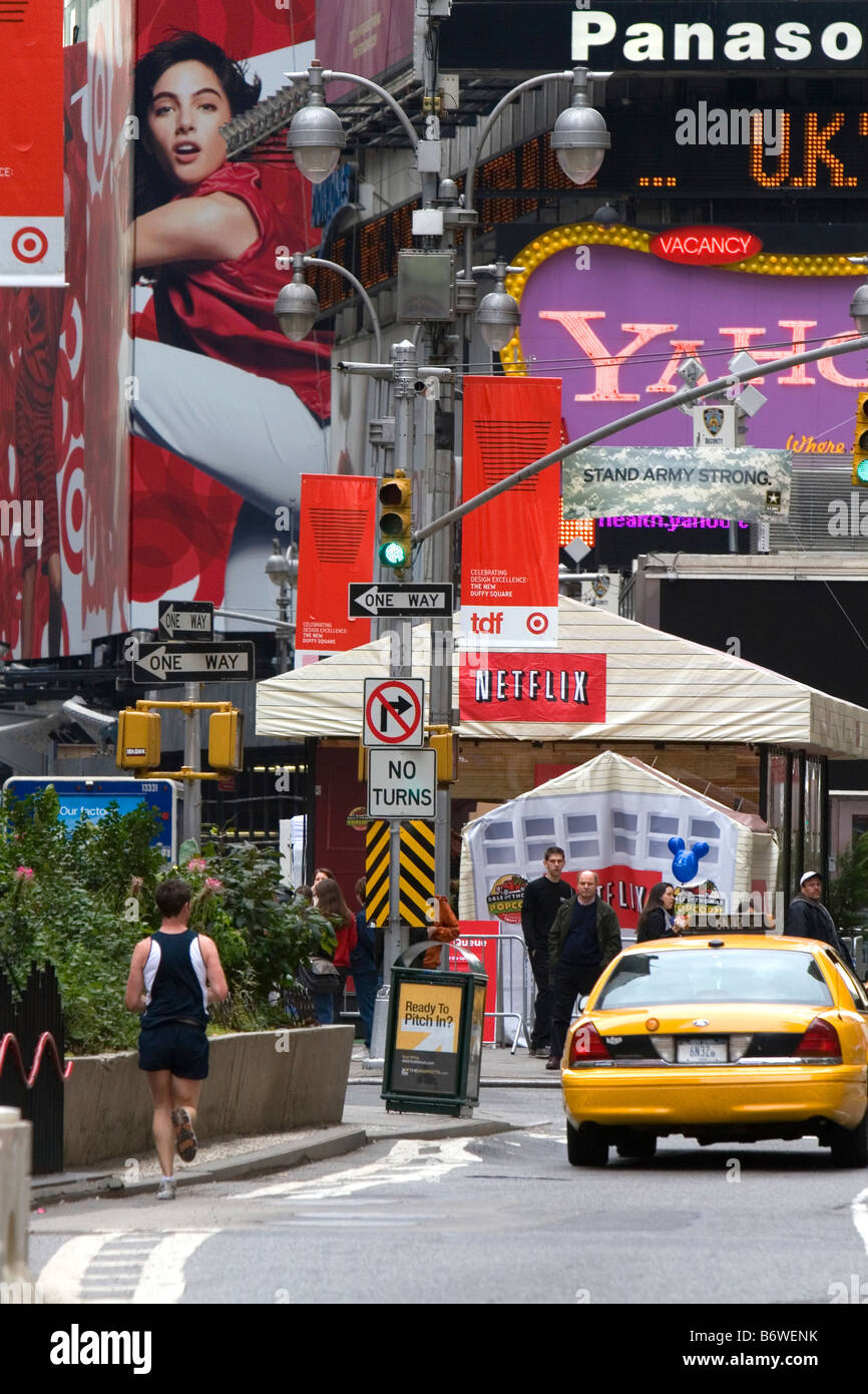 Werbedialogmaßnahmen im Times Square Manhattan New York City New York USA Stockfoto