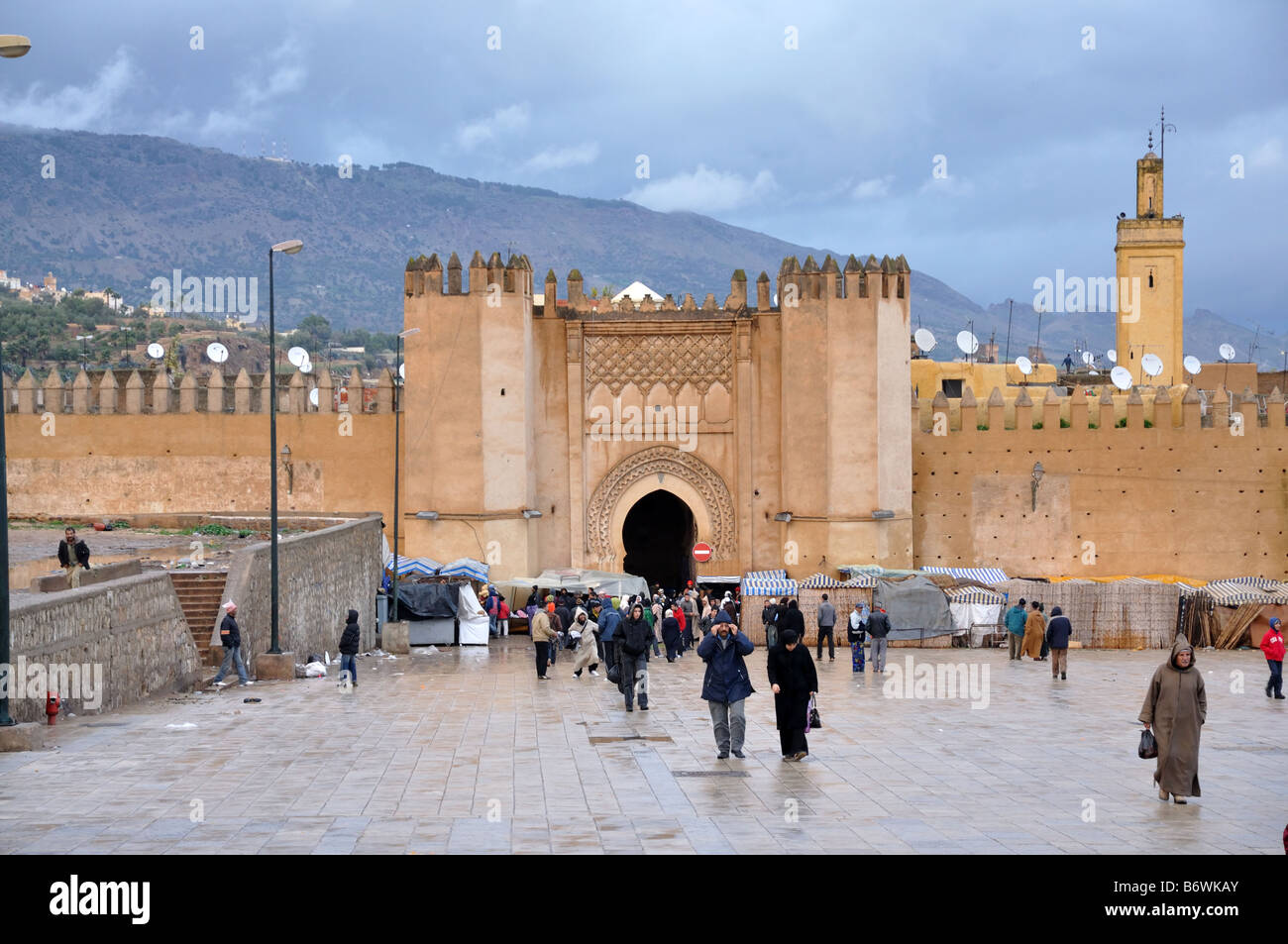 Mittelalterliche Stadttor Bab Chorfa in Fes, Marokko Stockfoto