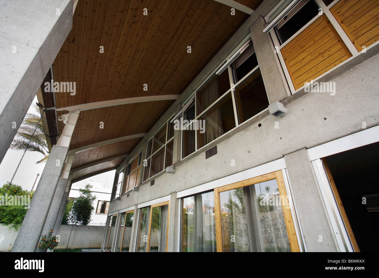 Deck des Hauses mit Hubdach Stockfoto