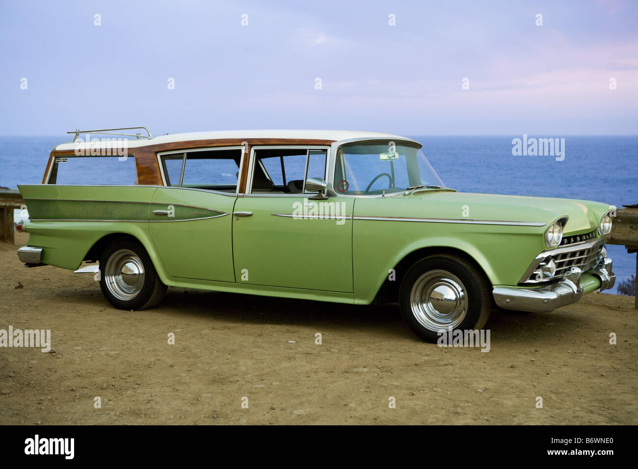 Oldtimer auf Beachtop Felsen Stockfoto