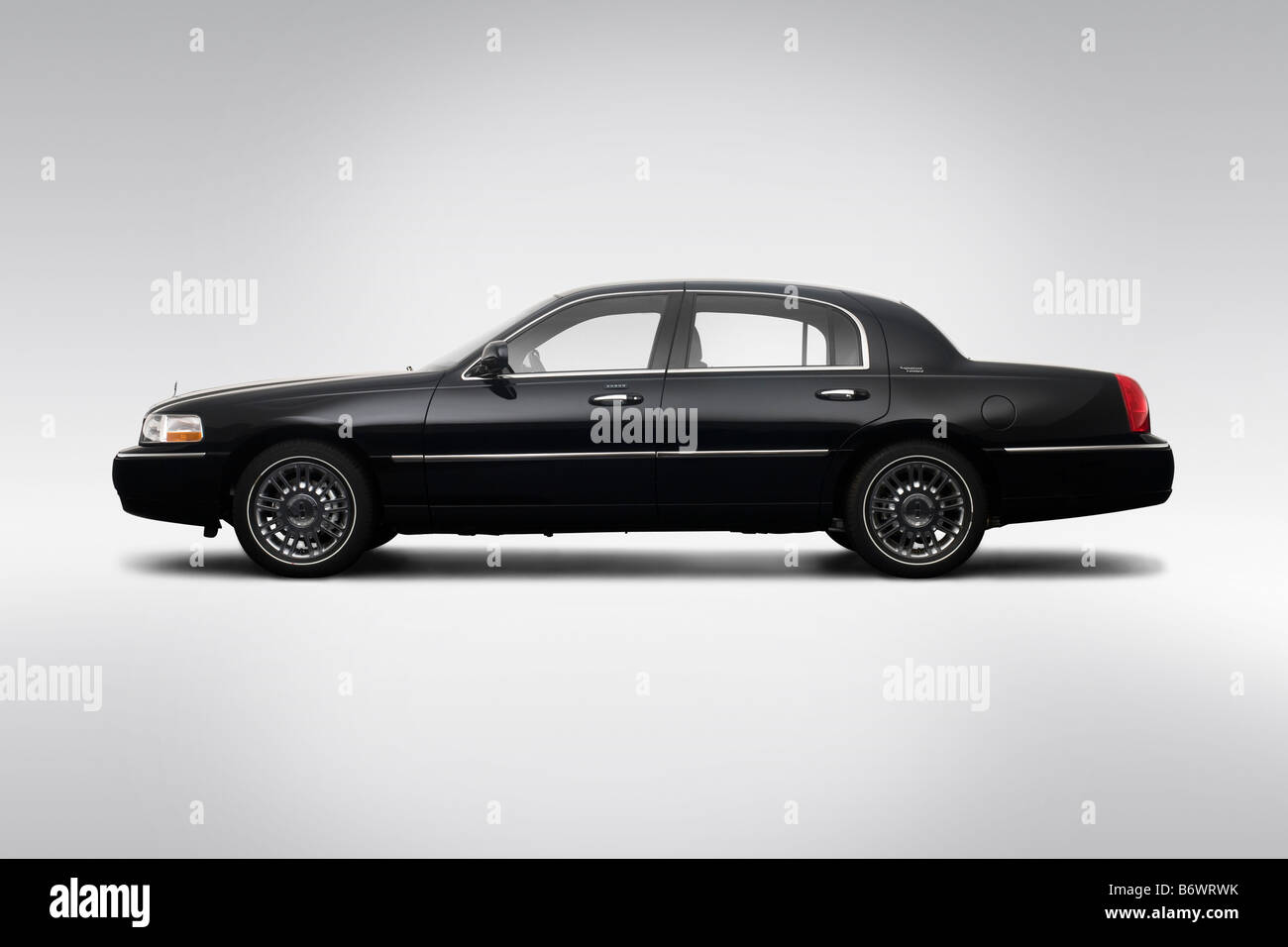 2009 Lincoln Town Car Limited in schwarz - Treiber Seitenprofil Stockfoto