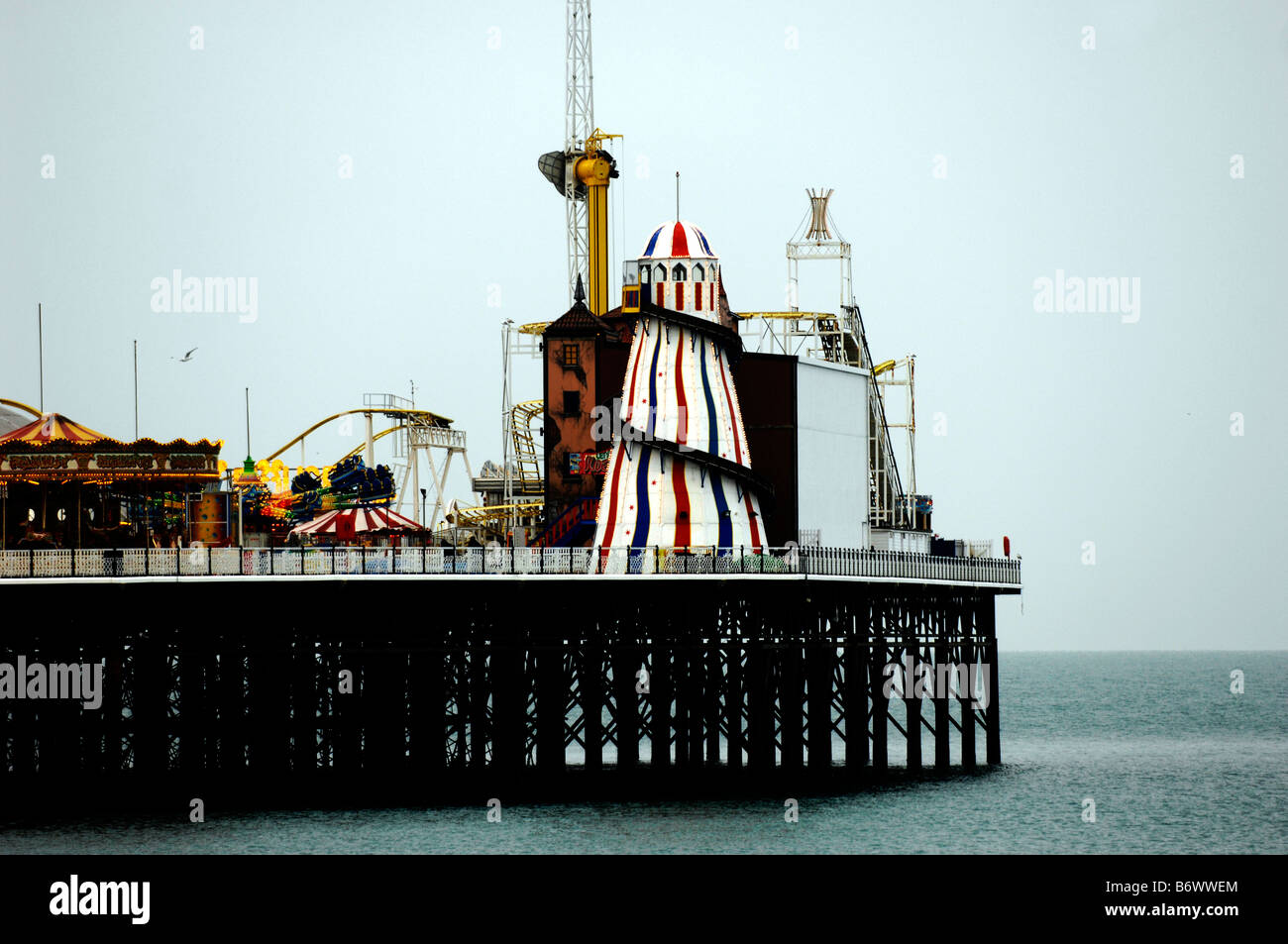 Die Helter Skelter Messegelände fahren auf dem Palace Pier Brighton Stockfoto