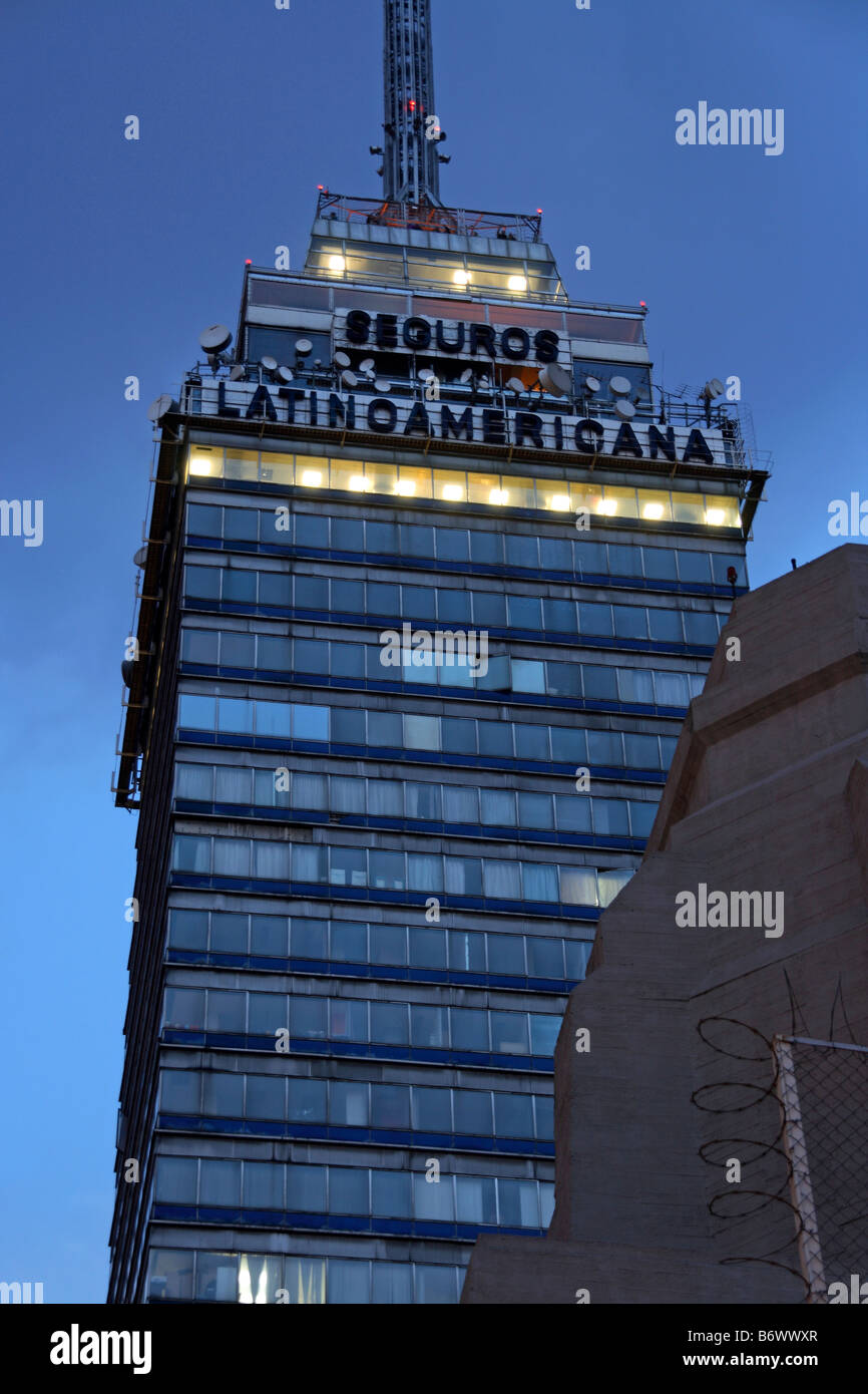 Mexiko, Mexiko-Stadt. Der Torre Latinoamericana ("Latin American Tower") gehört zu den wichtigsten Denkmälern von Mexiko-Stadt Stockfoto