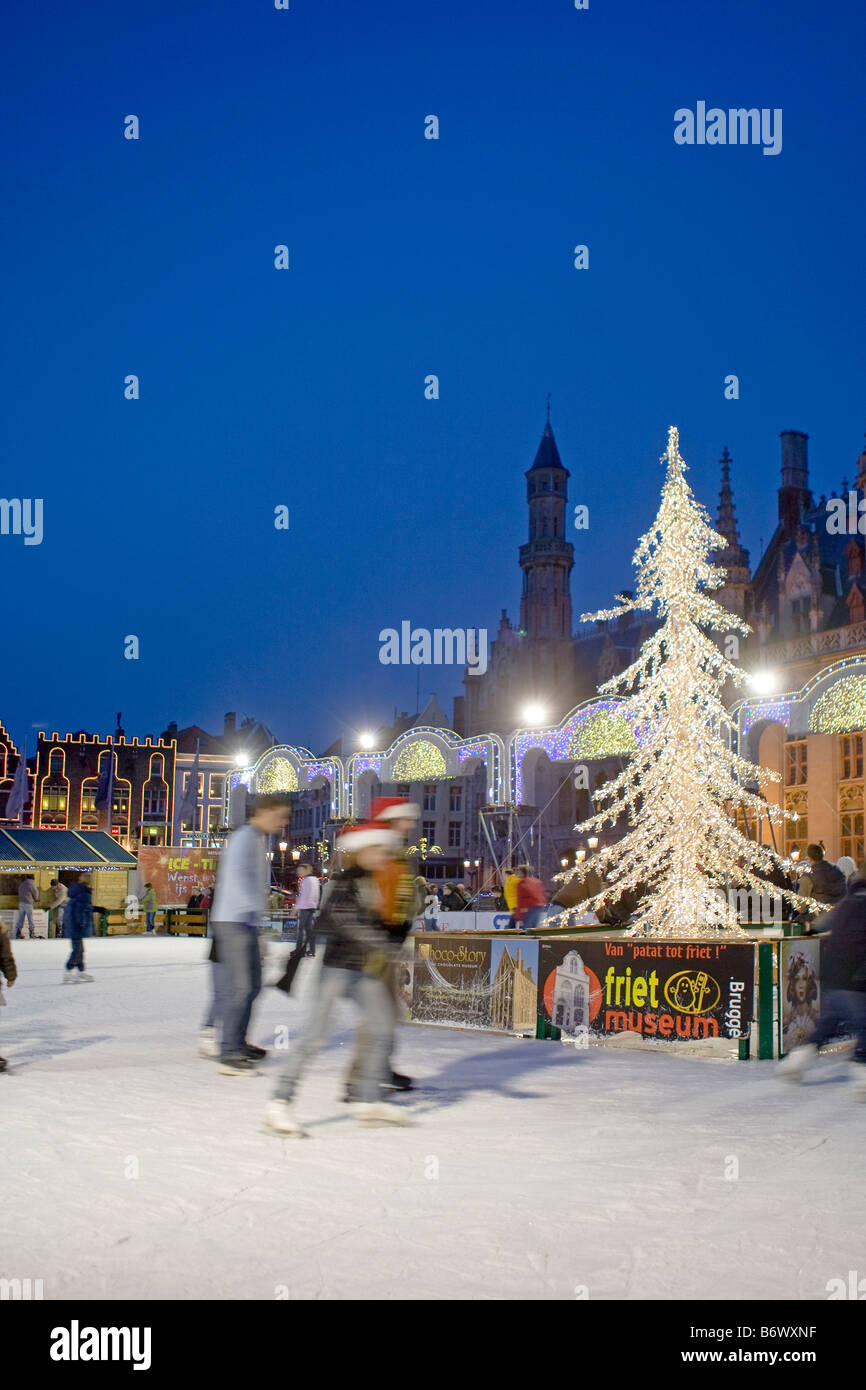 Eisbahn am Weihnachten Markt Brügge Belgien Stockfoto