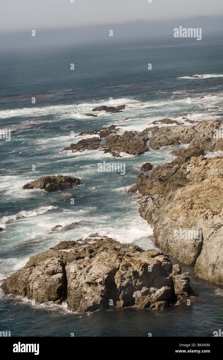 Zerklüftete Küste am Pacific Coast Highway in Big Sur, Kalifornien. Stockfoto