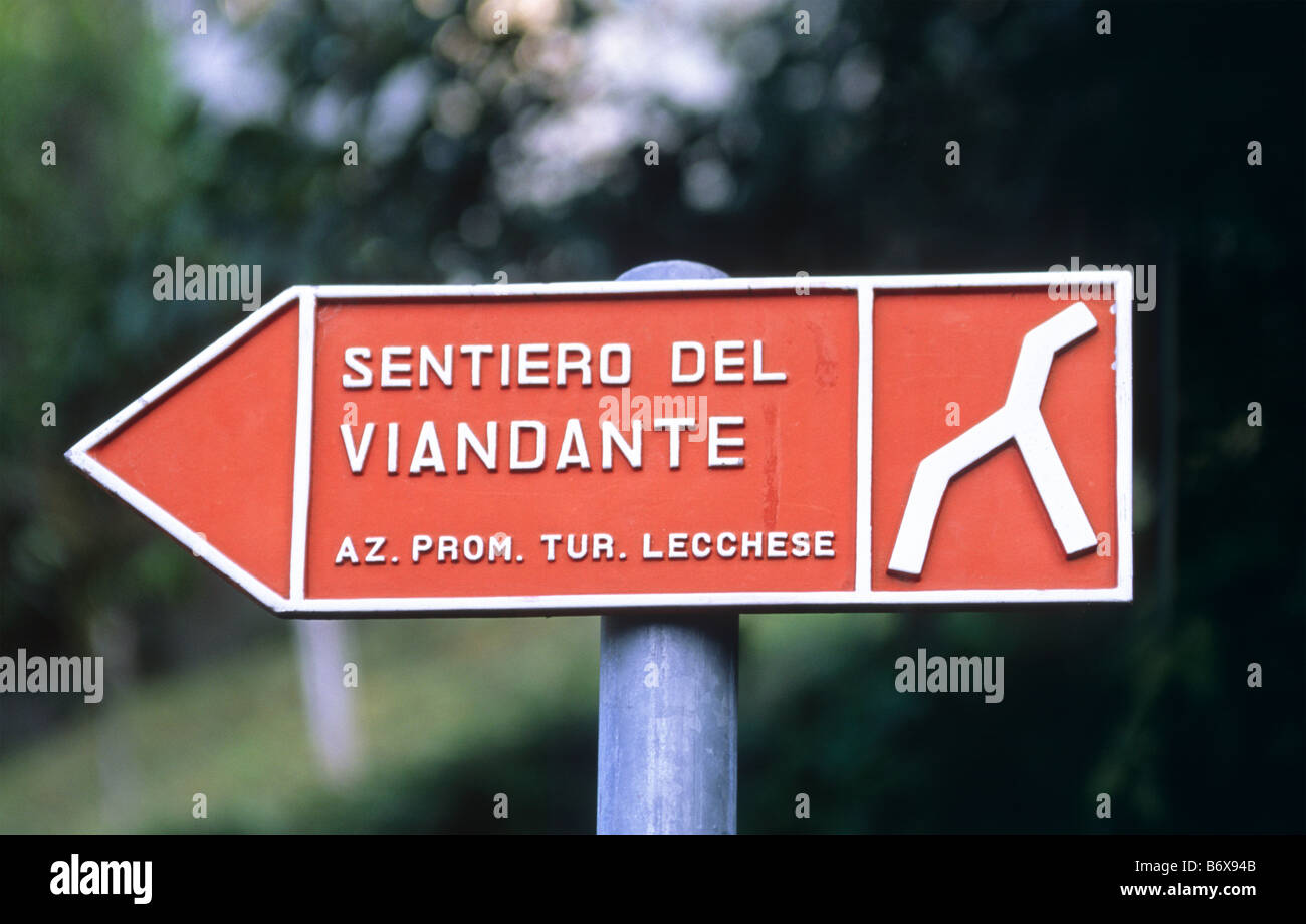 Wanderweg-Zeichen zwischen Varenna und Bellano für den Sentiero del Viandante, Lombardei, Italien. Stockfoto