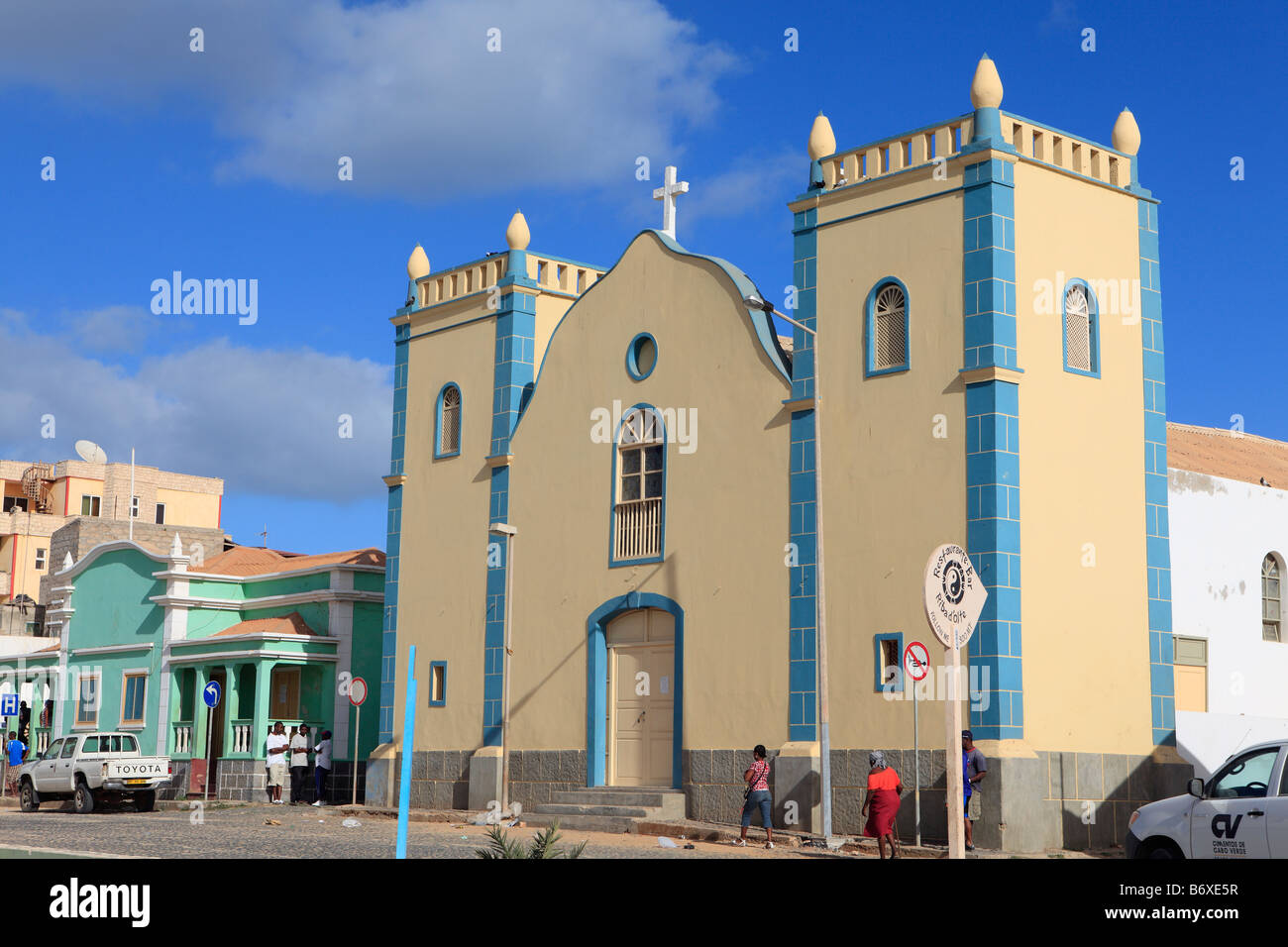 Kap Verde Inseln Boa Vista Sal Rei am Hauptplatz und der Kirche Stockfoto