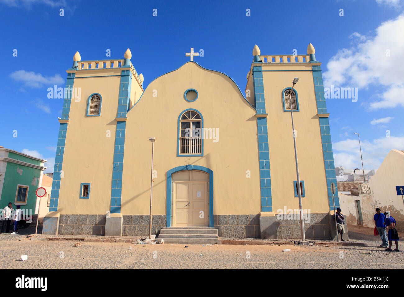 Kap Verde Inseln Boa Vista Sal Rei am Hauptplatz und der Kirche Stockfoto