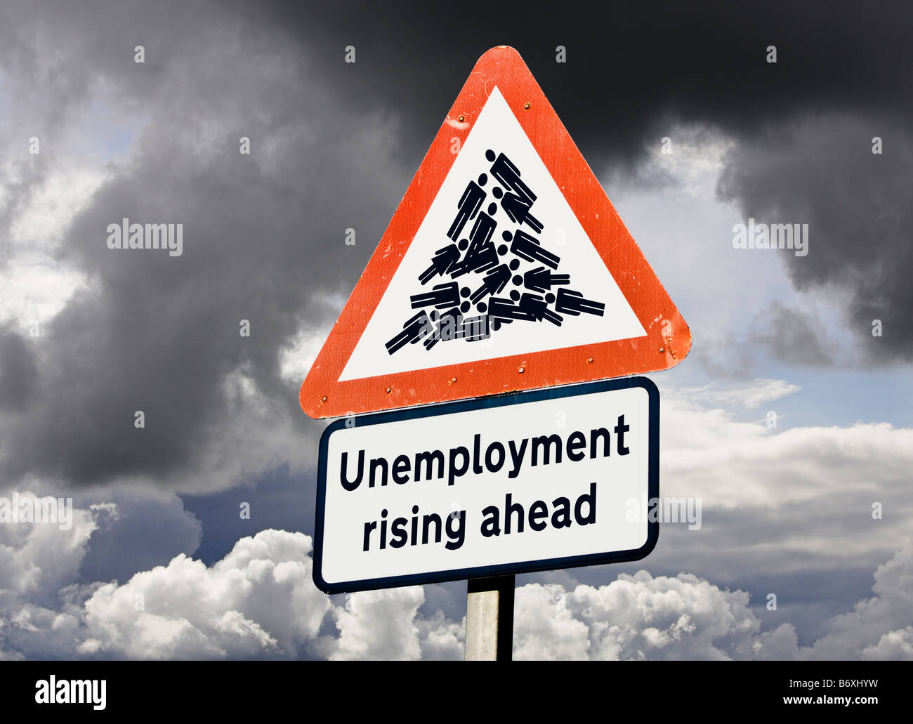 Konzept Zeichen für die steigende Arbeitslosigkeit Arbeitsplatzverluste UK gegen einen stürmischen Himmel Stockfoto