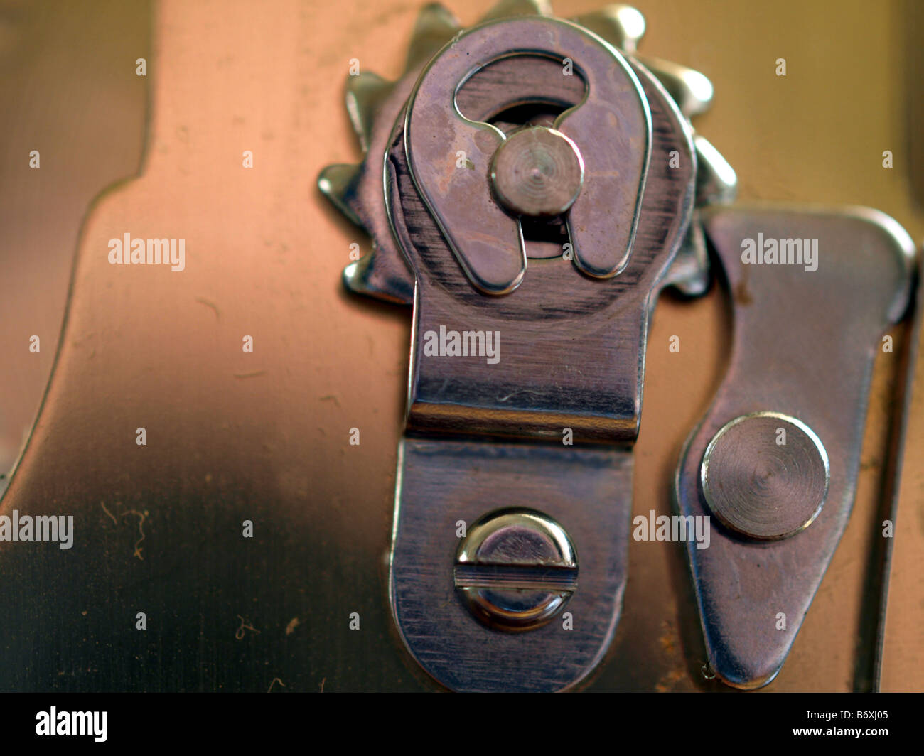 Eine Makroaufnahme einer Uhr Ratsche und Ritzel. Stockfoto
